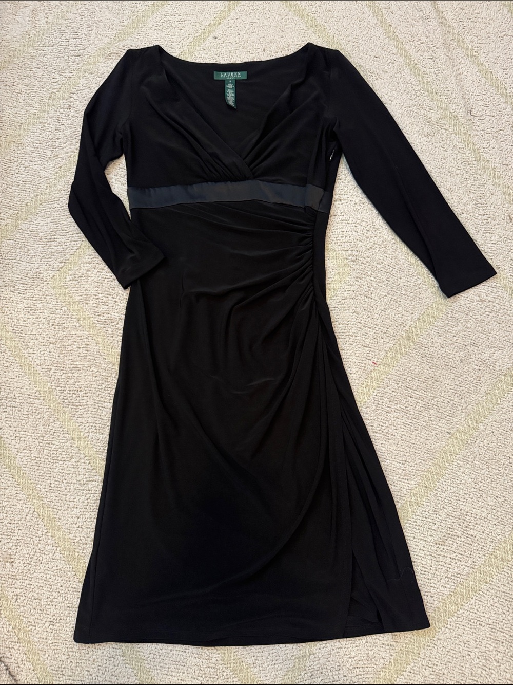 Lauren Ralph Lauren Black V-Neck Ruched Side Sheath Dress size 2